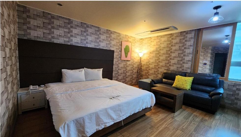 Gimhae Business Hotel K Exterior photo
