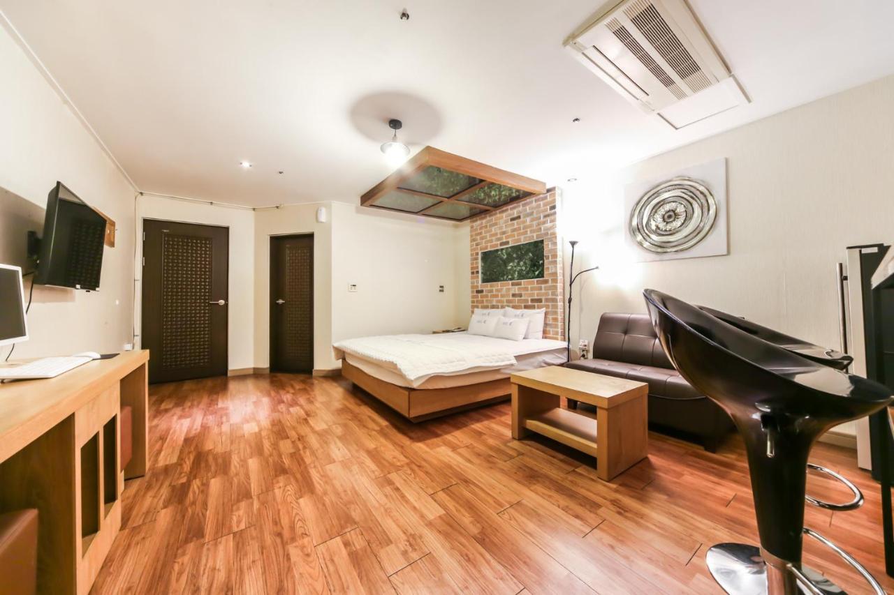 Gimhae Business Hotel K Exterior photo